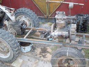 El tractor de bricolaje comienza con la elección del bastidor y la instalación del motor.